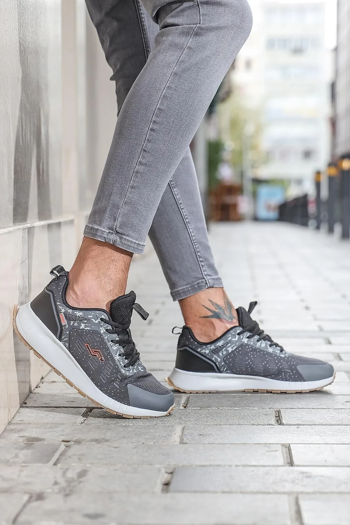 Jump  Men's Sneaker